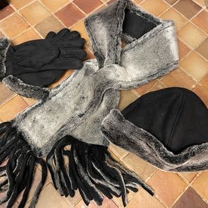 Charter Club: set of gloves, hat and scarf. Black with plush grey faux fur trim